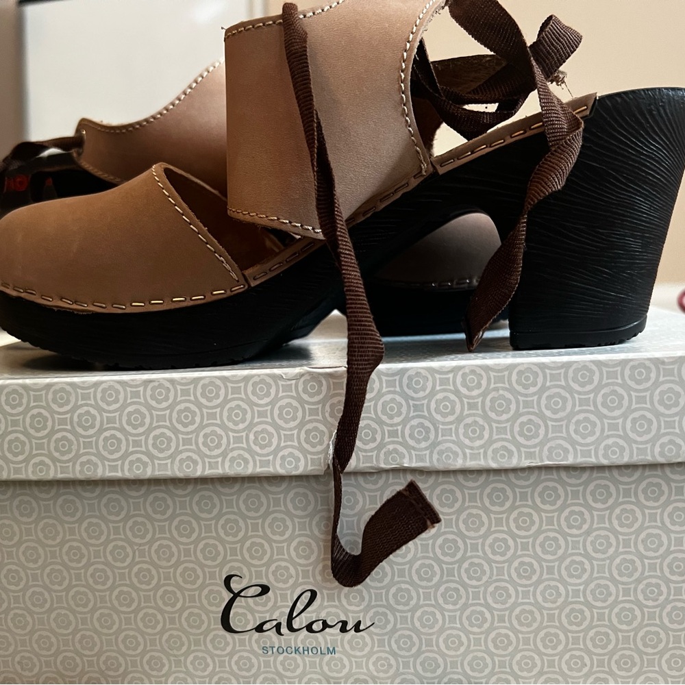 Women's Calou Stockholm tan heeled clogs